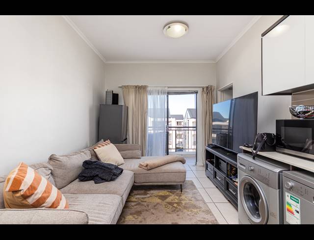 1 BEDROOM APARTMENT FOR SALE IN SANDOWN